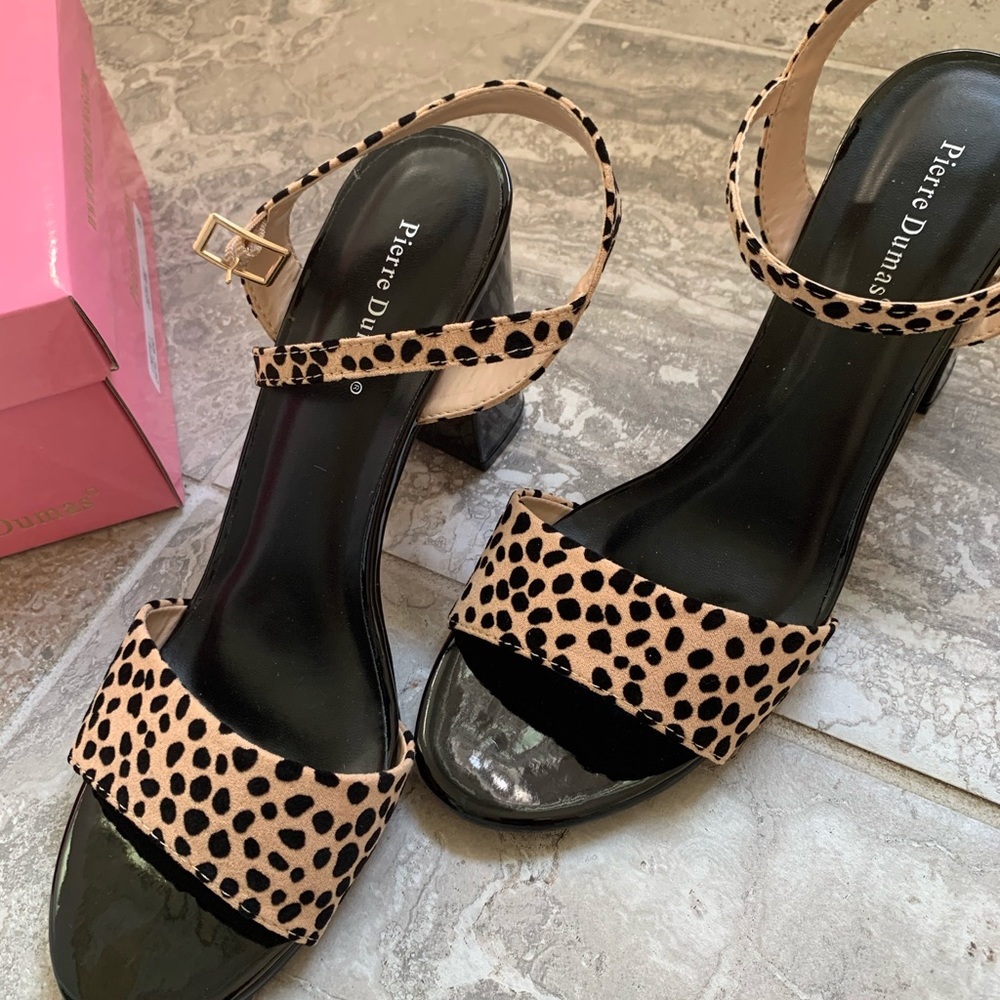 New in box Pierre Dumas sandals